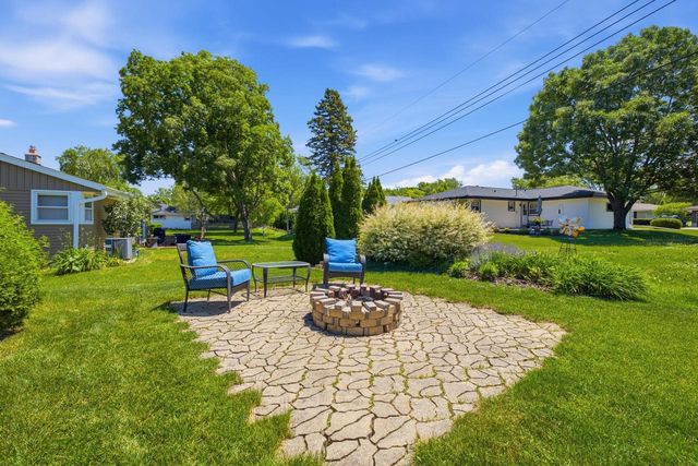 5249 Lakeside DRIVE, Greendale, WI 53129