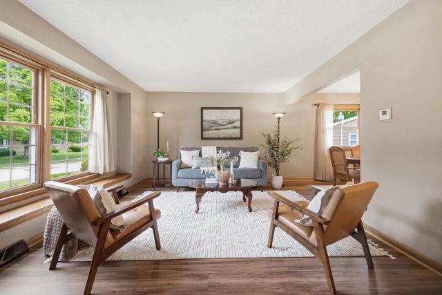 5249 Lakeside DRIVE, Greendale, WI 53129