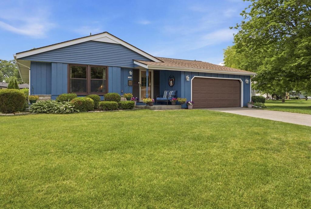 5249 Lakeside DRIVE, Greendale, WI 53129
