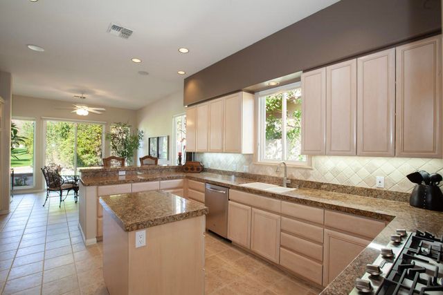 48145 Paso Tiempo Lane, La Quinta, CA 92253