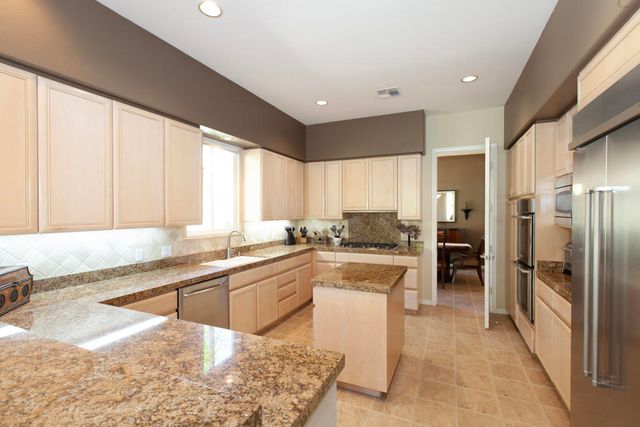 48145 Paso Tiempo Lane, La Quinta, CA 92253