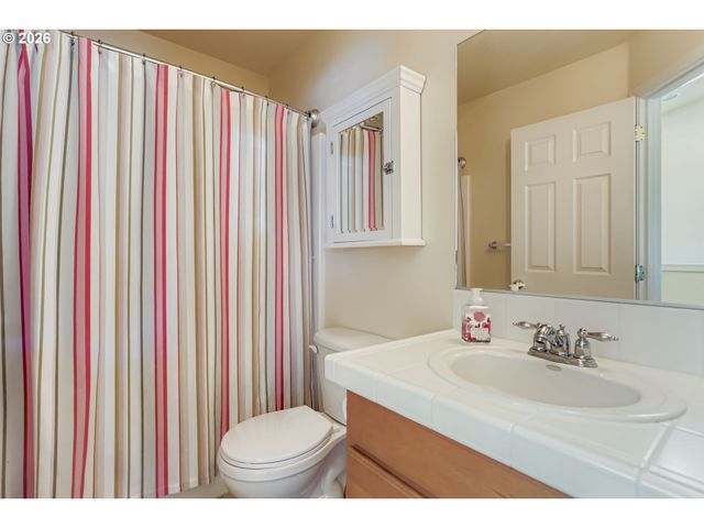 14617 Se THORNAPPLE Ln, Milwaukie, OR 97267