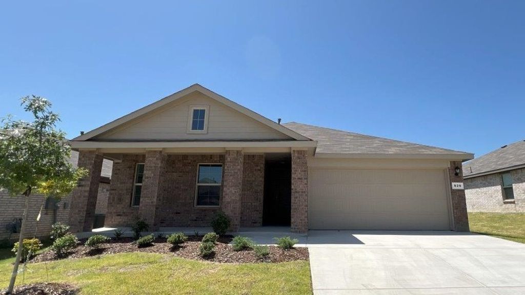 829 ROUND ROBIN Lane, Fort Worth, TX 76131