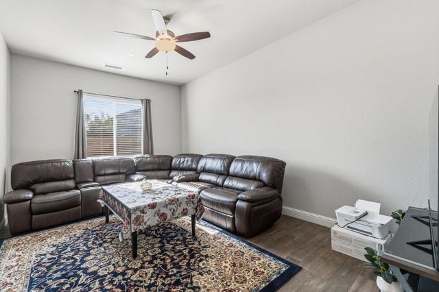 2721 N Armstrong Avenue, Fresno, CA 93727