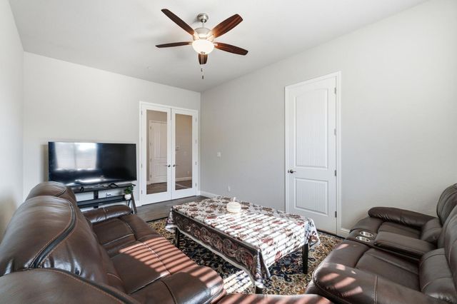 2721 N Armstrong Avenue, Fresno, CA 93727