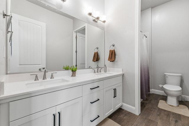 2721 N Armstrong Avenue, Fresno, CA 93727