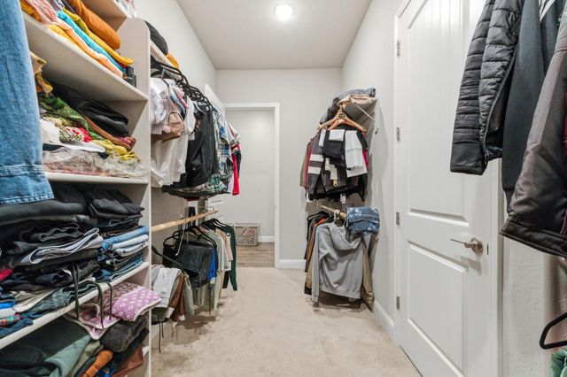 2721 N Armstrong Avenue, Fresno, CA 93727