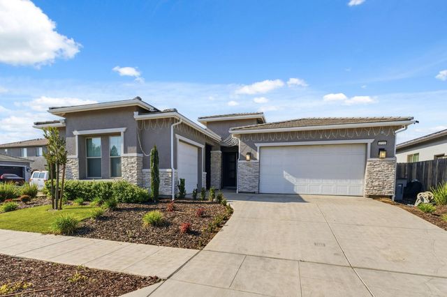 2721 N Armstrong Avenue, Fresno, CA 93727