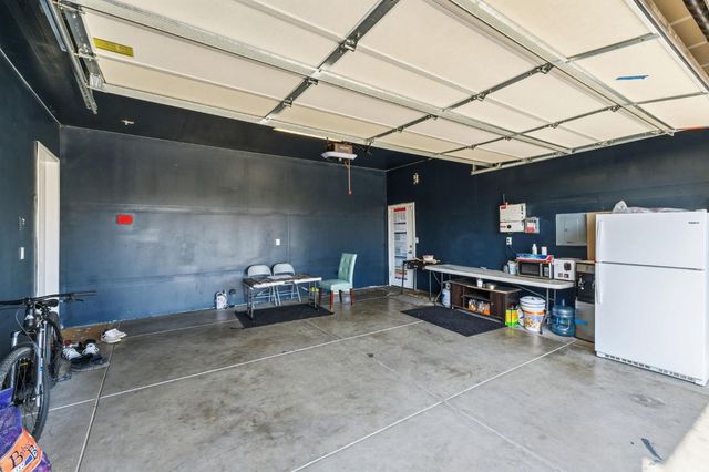 2721 N Armstrong Avenue, Fresno, CA 93727