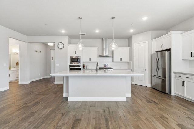 2721 N Armstrong Avenue, Fresno, CA 93727