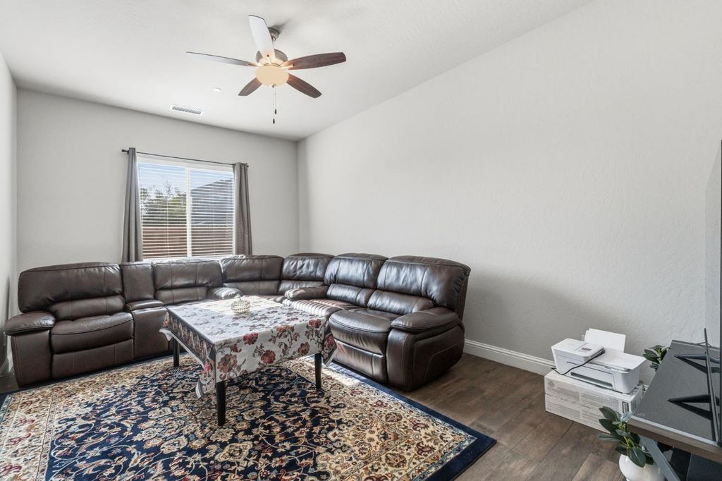 Image 17 of property listing at 2721 N Armstrong Avenue, Fresno, CA 93727