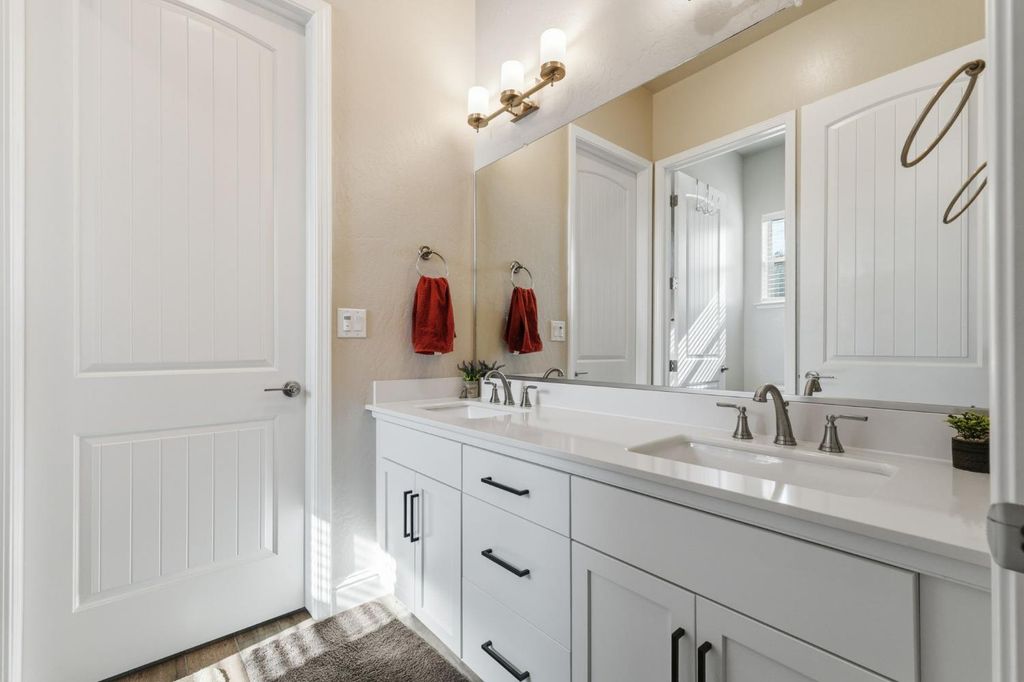 Image 21 of property listing at 2721 N Armstrong Avenue, Fresno, CA 93727