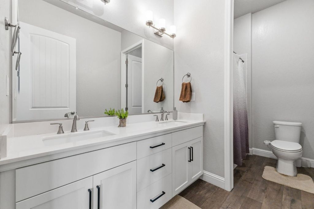 Image 22 of property listing at 2721 N Armstrong Avenue, Fresno, CA 93727