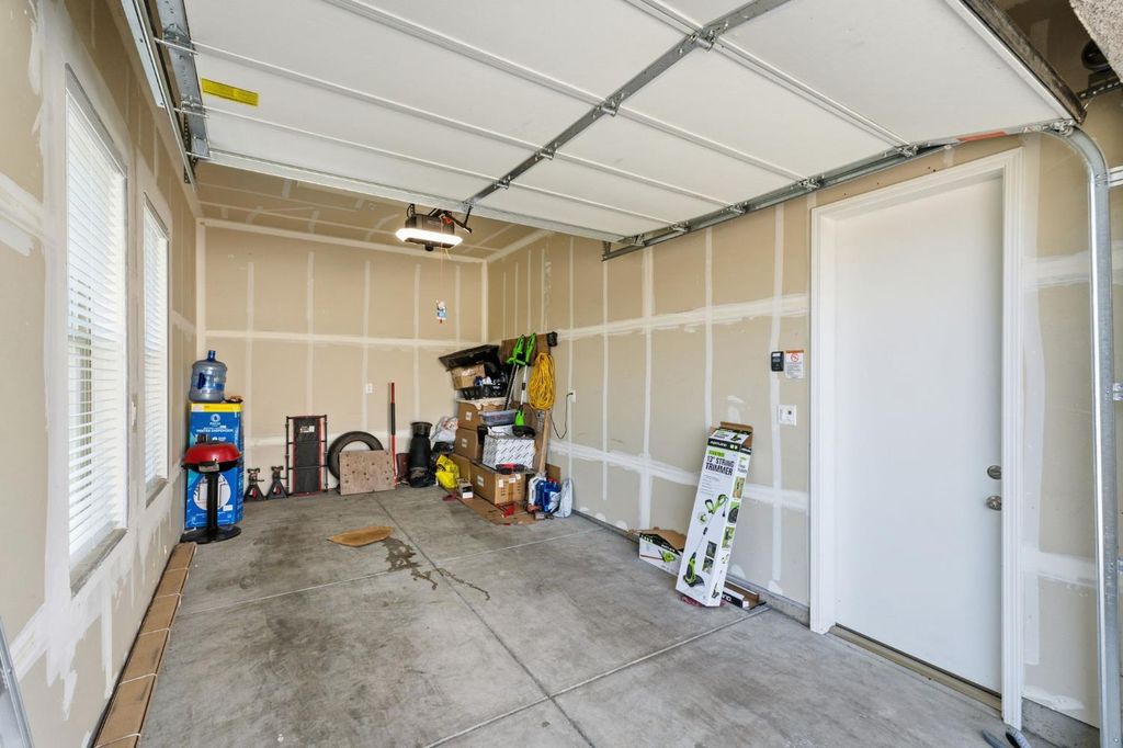 Image 34 of property listing at 2721 N Armstrong Avenue, Fresno, CA 93727