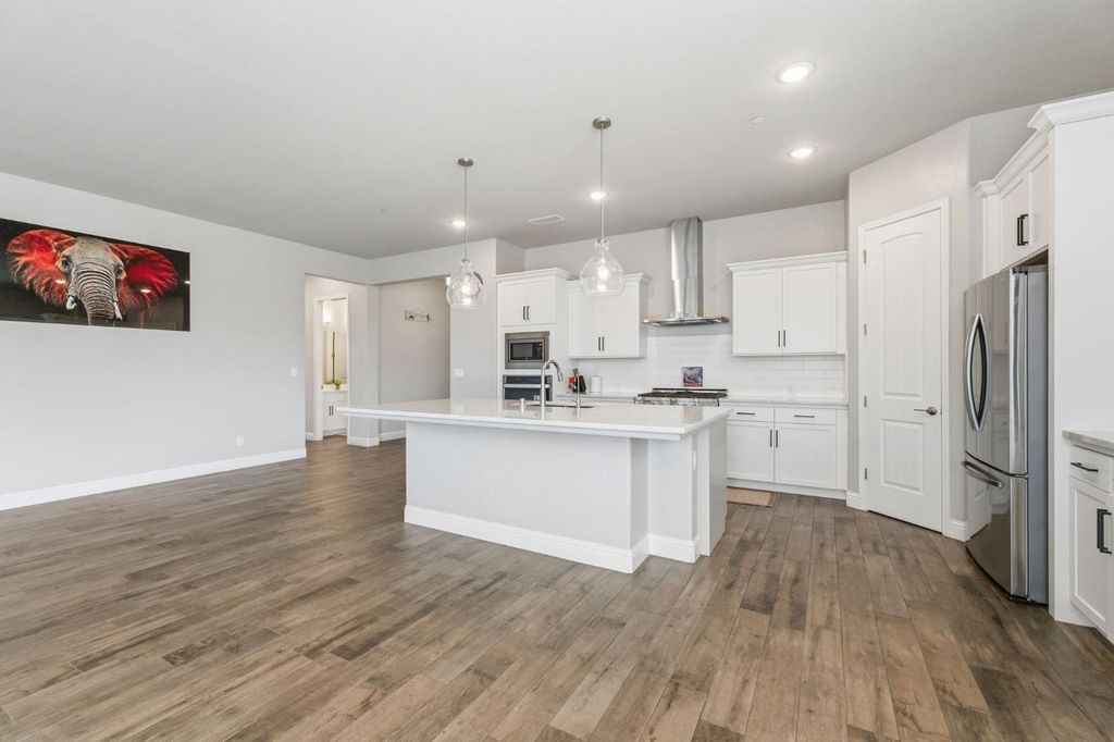 Image 7 of property listing at 2721 N Armstrong Avenue, Fresno, CA 93727