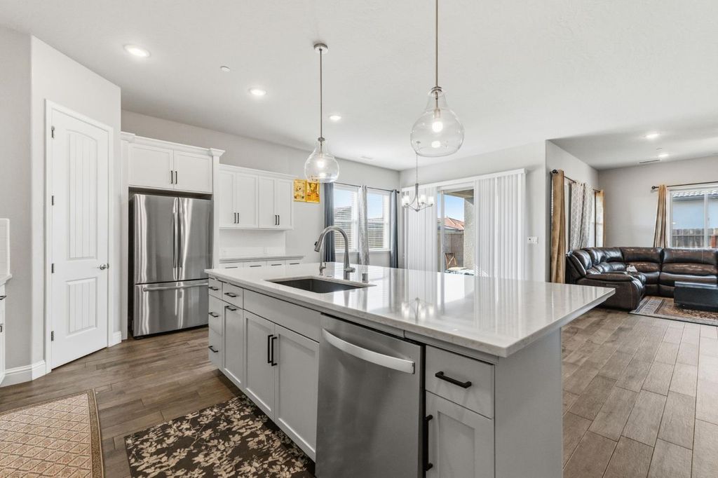 Image 9 of property listing at 2721 N Armstrong Avenue, Fresno, CA 93727