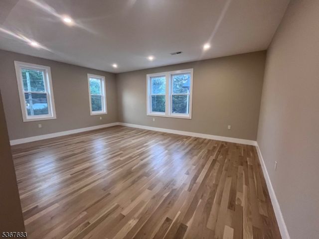 302 W Clinton Ave, Tenafly Boro, NJ 07670