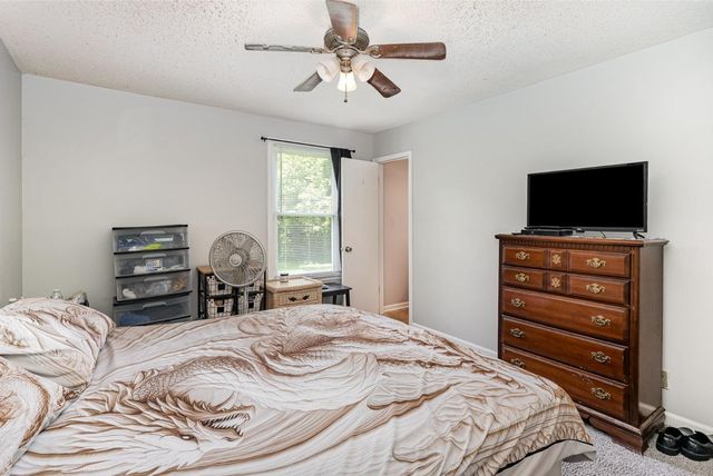 624 Doane Dr, Clarksville, TN 37042