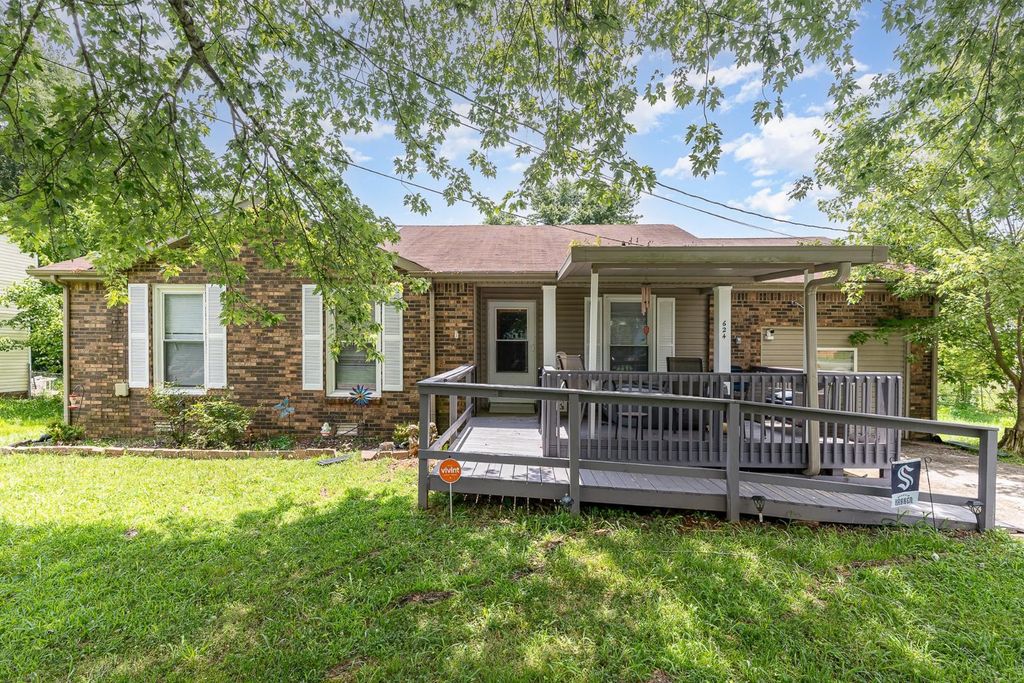 624 Doane Dr, Clarksville, TN 37042