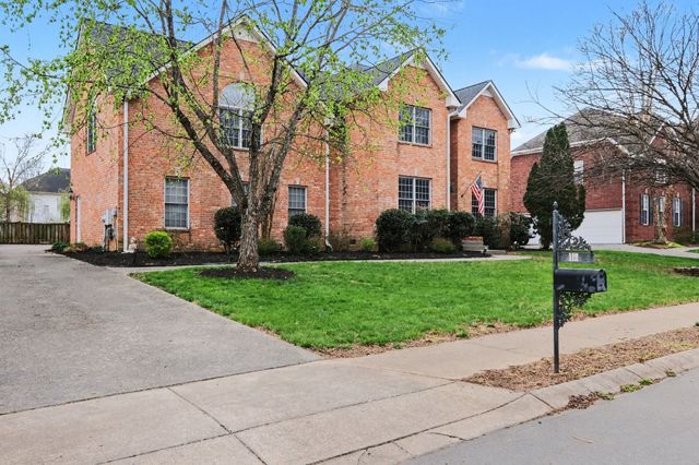 112 Crooked Creek Ln, Hendersonville, TN 37075