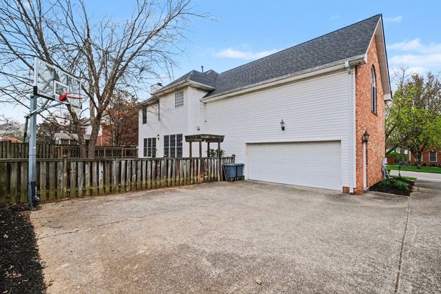 112 Crooked Creek Ln, Hendersonville, TN 37075