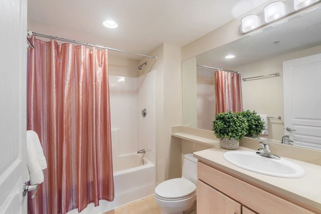 4 Repton Cir 4213, Watertown, MA 02472