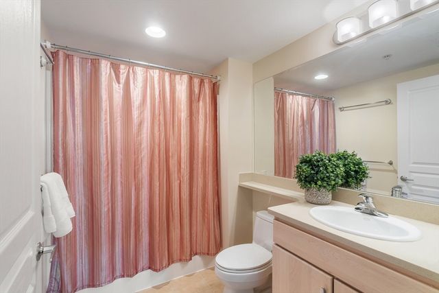 4 Repton Cir 4213, Watertown, MA 02472