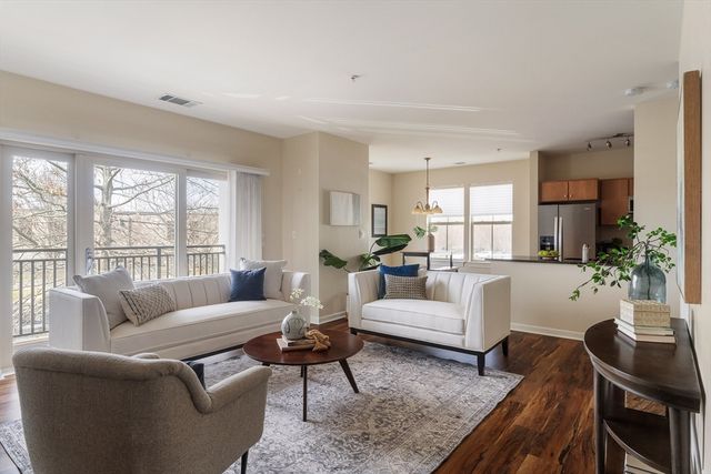 4 Repton Cir 4213, Watertown, MA 02472