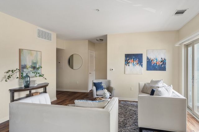 4 Repton Cir 4213, Watertown, MA 02472