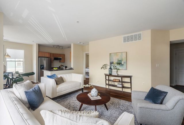 4 Repton Cir 4213, Watertown, MA 02472