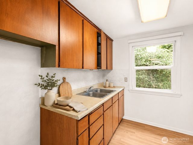 406 Windsor Way NE, Renton, WA 98056