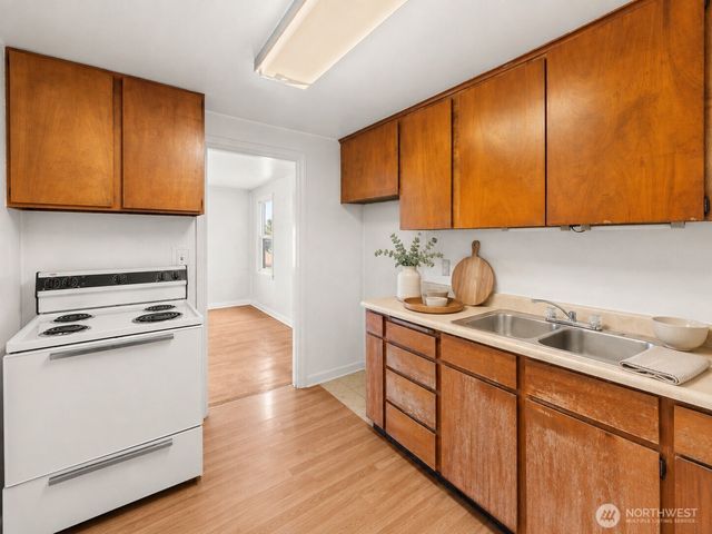406 Windsor Way NE, Renton, WA 98056