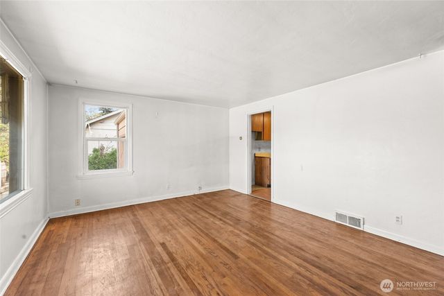 406 Windsor Way NE, Renton, WA 98056