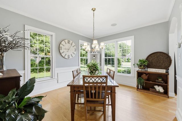 8 Lexington Circle, Southwick, MA 01077