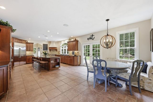 8 Lexington Circle, Southwick, MA 01077