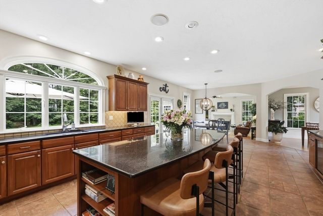 8 Lexington Circle, Southwick, MA 01077