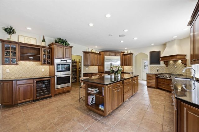 8 Lexington Circle, Southwick, MA 01077