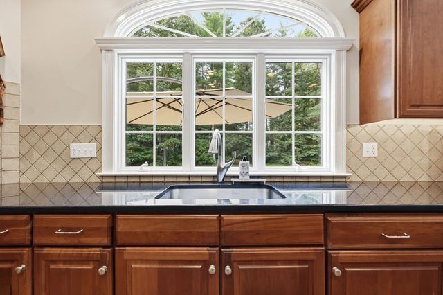 8 Lexington Circle, Southwick, MA 01077