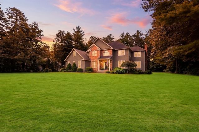 8 Lexington Circle, Southwick, MA 01077