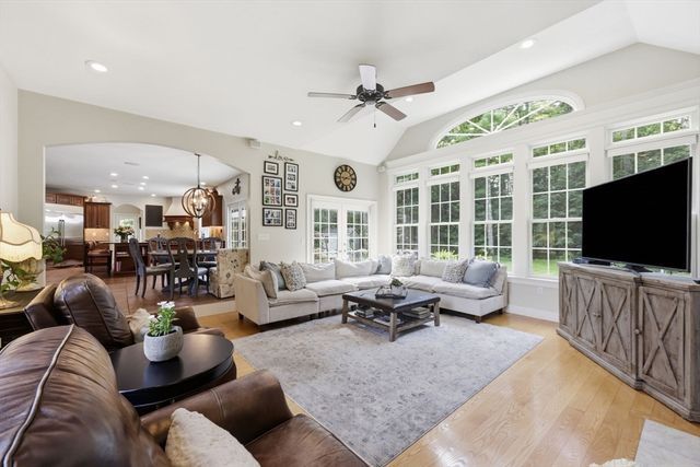 8 Lexington Circle, Southwick, MA 01077
