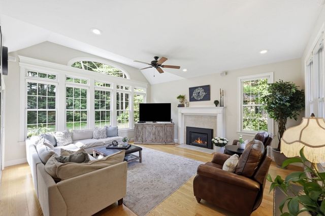 8 Lexington Circle, Southwick, MA 01077