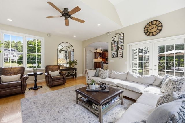 8 Lexington Circle, Southwick, MA 01077