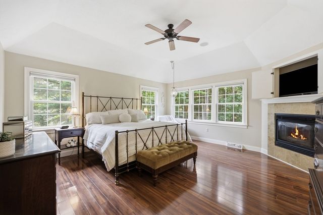 8 Lexington Circle, Southwick, MA 01077