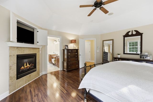 8 Lexington Circle, Southwick, MA 01077