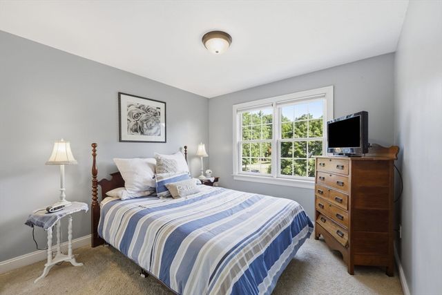 8 Lexington Circle, Southwick, MA 01077