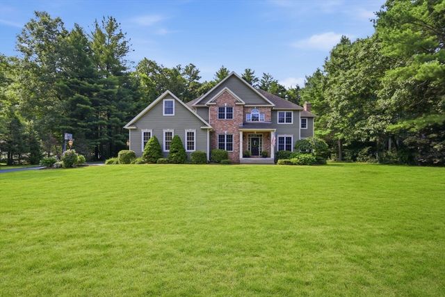 8 Lexington Circle, Southwick, MA 01077