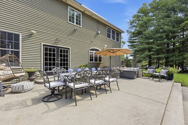 8 Lexington Circle, Southwick, MA 01077