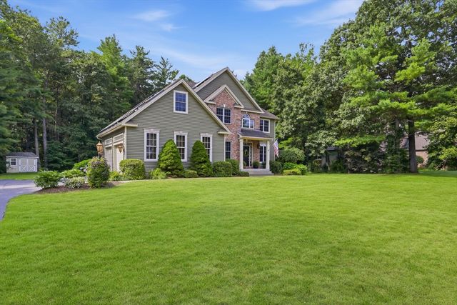 8 Lexington Circle, Southwick, MA 01077