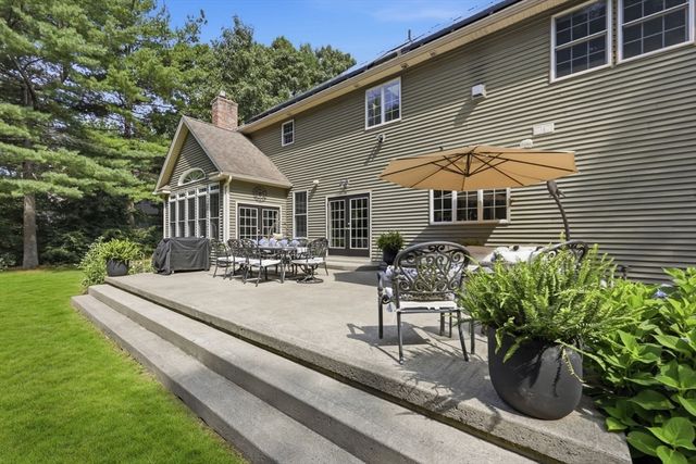 8 Lexington Circle, Southwick, MA 01077