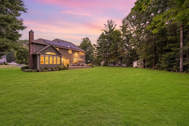 8 Lexington Circle, Southwick, MA 01077